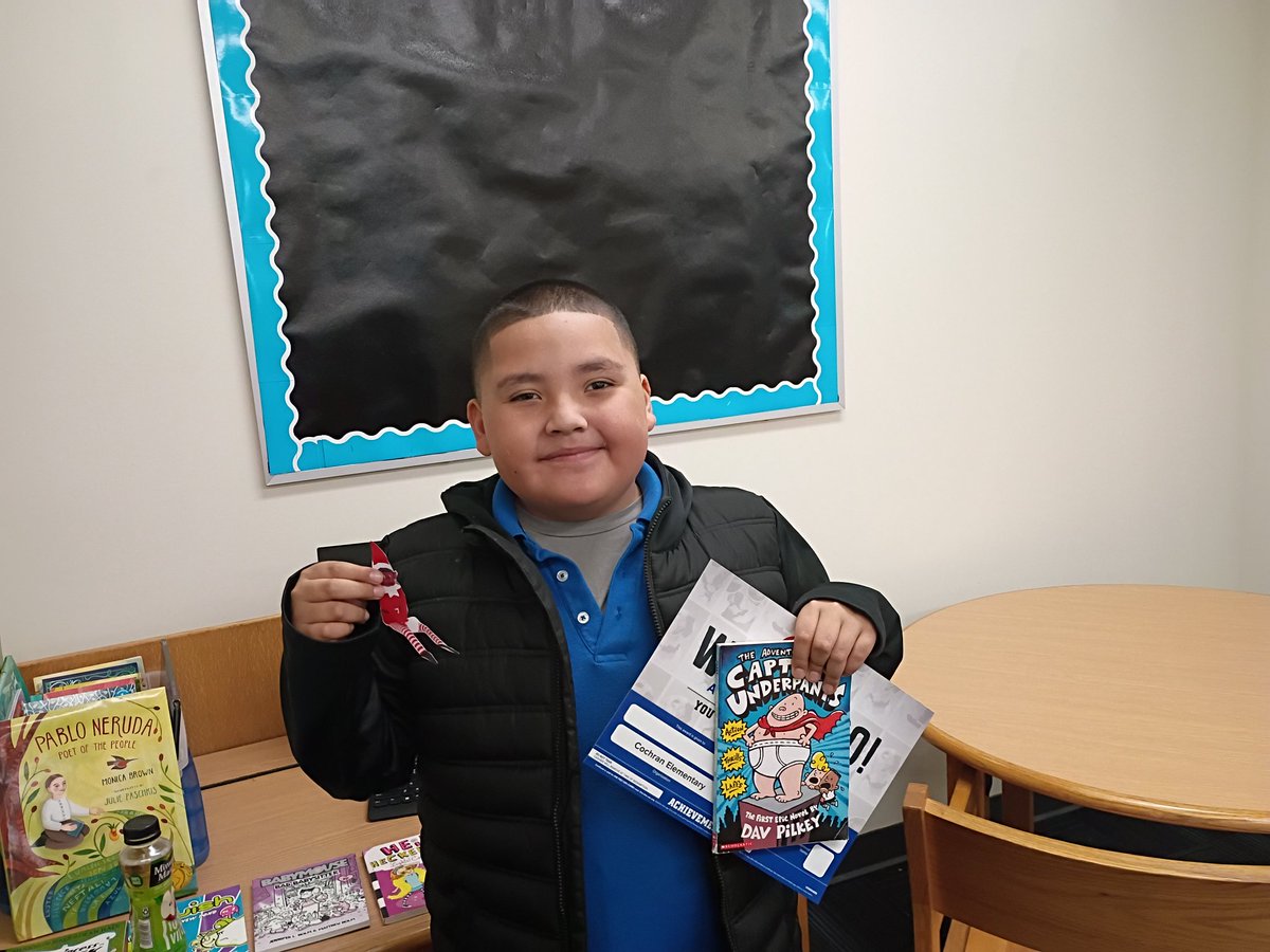 cochran_school's tweet photo. Mr. Elf and Ms. Elfie enjoyed their time at Cochran helping our Colts add to their home libraries.  But it is time for them to head on to the North Pole to finish out their duties for this year. 
#elfontheshelf2.0 #buildinghomelibraries
@EDAmaya04 @theShelfieQueen https://t.co/TMfby9tErH
