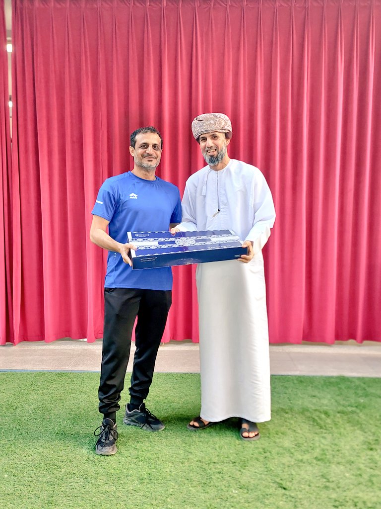 كرّم مدير المدرسة الأستاذ بدر العامري معلما التربية الرياضية الأستاذ فهد الفهدي و الأستاذ عيسى العامري وذلك لجهودهم المبذولة في إنجاح دوري شامس لكرة القدم 2025.