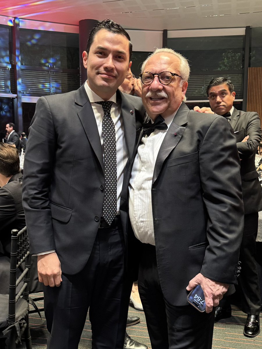 Alejandro Díaz de León tweet media