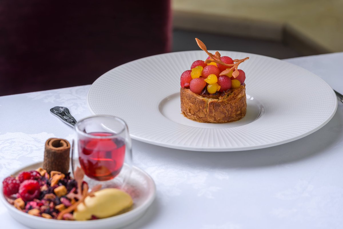 Lake Hotel tweet media