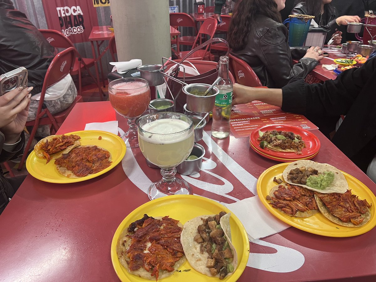 Ayer llevé a avi por mis tacos favoritos y fue mi highlight del mes