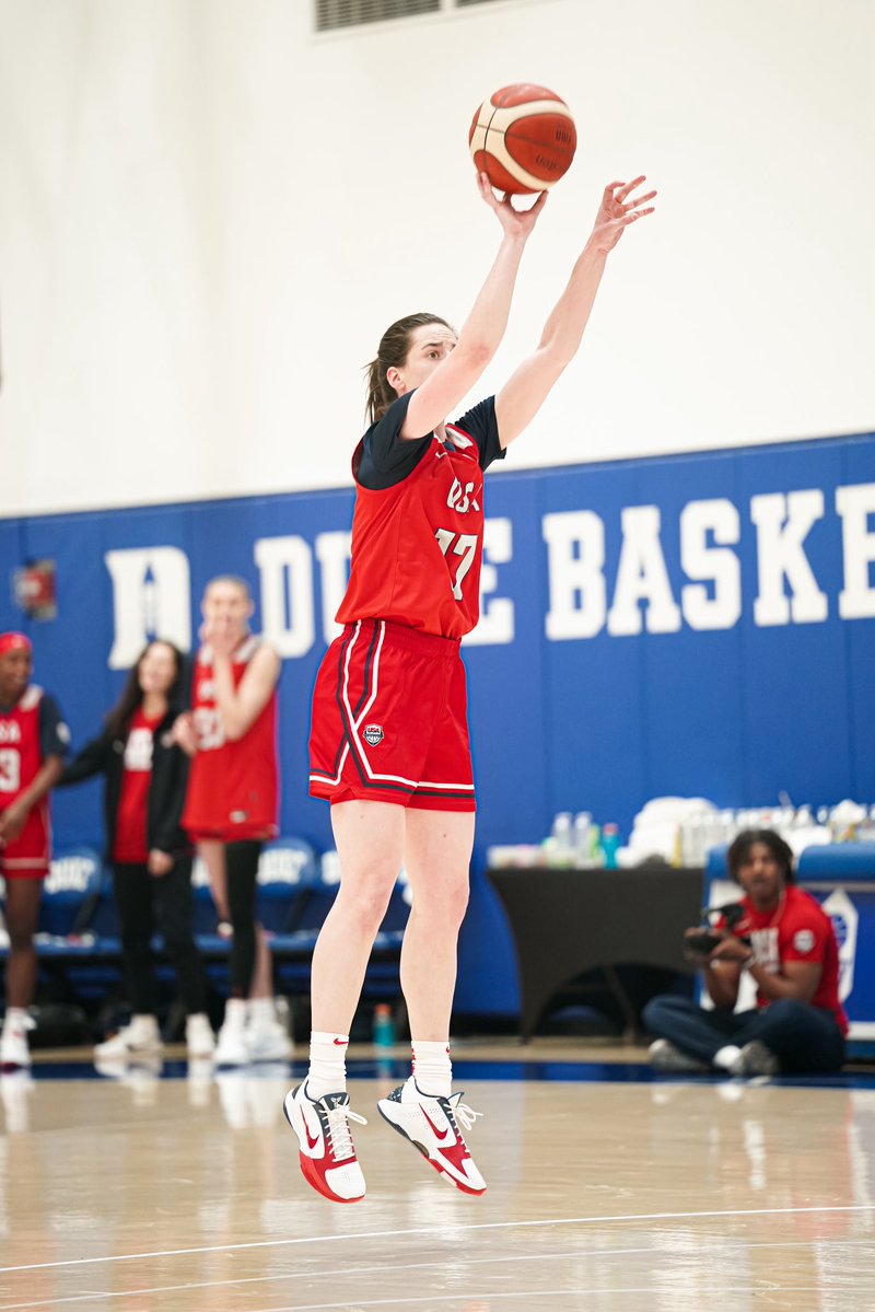 usabasketball's tweet image. 🎯 @CaitlinClark22 

🇺🇸 #USABWNT