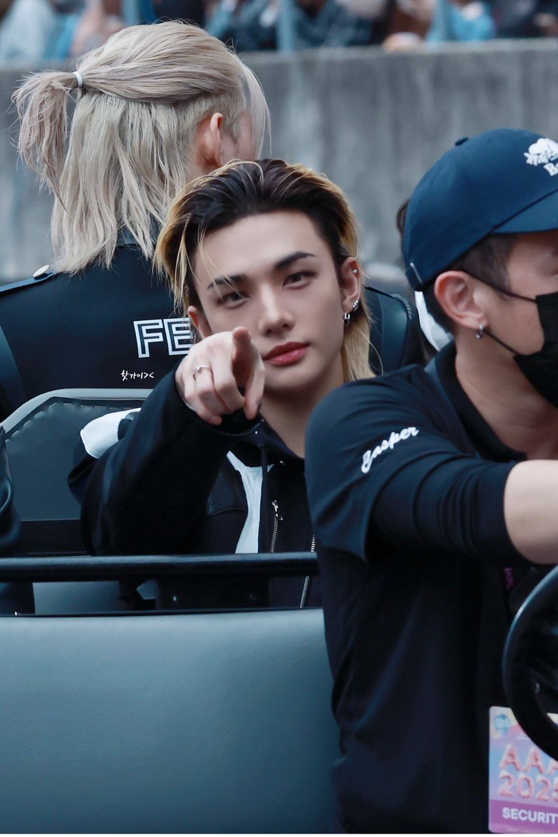 251206 AAA  ᰔᩚ ᰔᩚ ᰔᩚ 
#StrayKids #스키즈 #スキズ 
#현진 #hyunjin #鉉辰