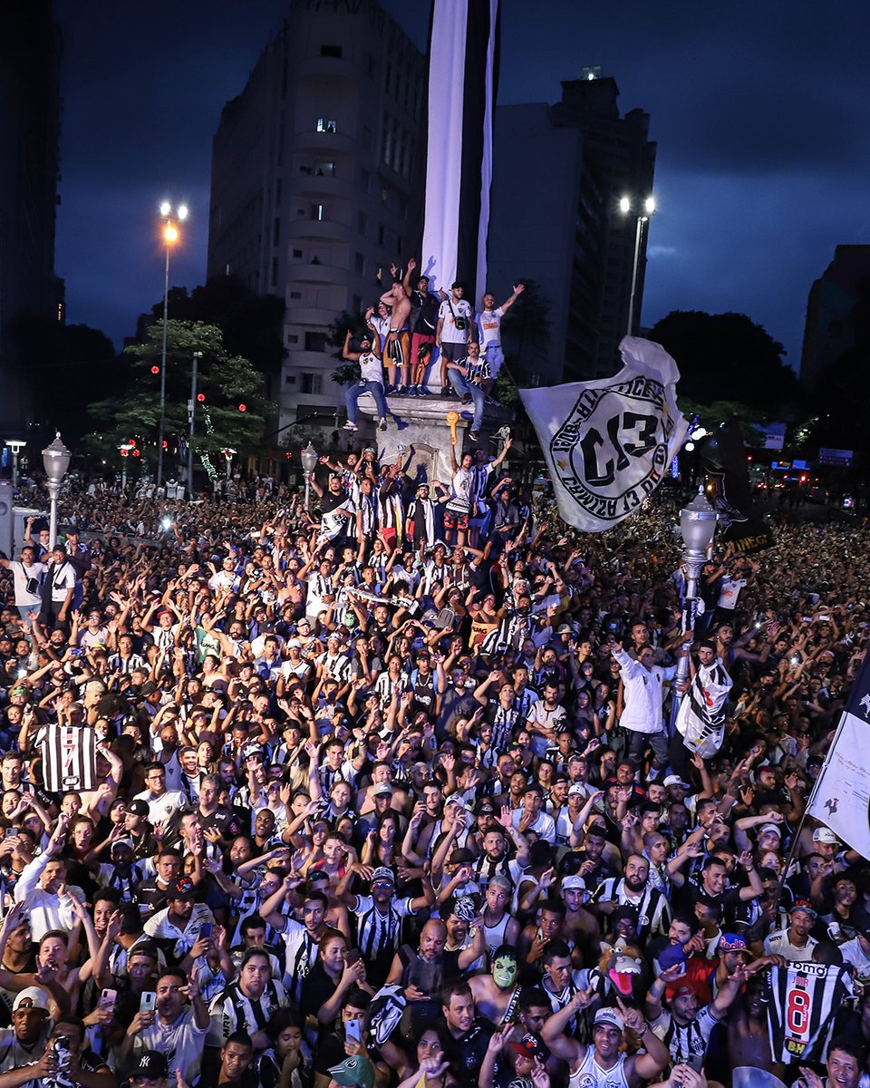 Atletico's tweet photo. Oba, oba, obaaaaa, lê lê lê lêá, mas que cidade linda essa nossa BH! 🎶🐔📍 https://t.co/v43kgl5k42