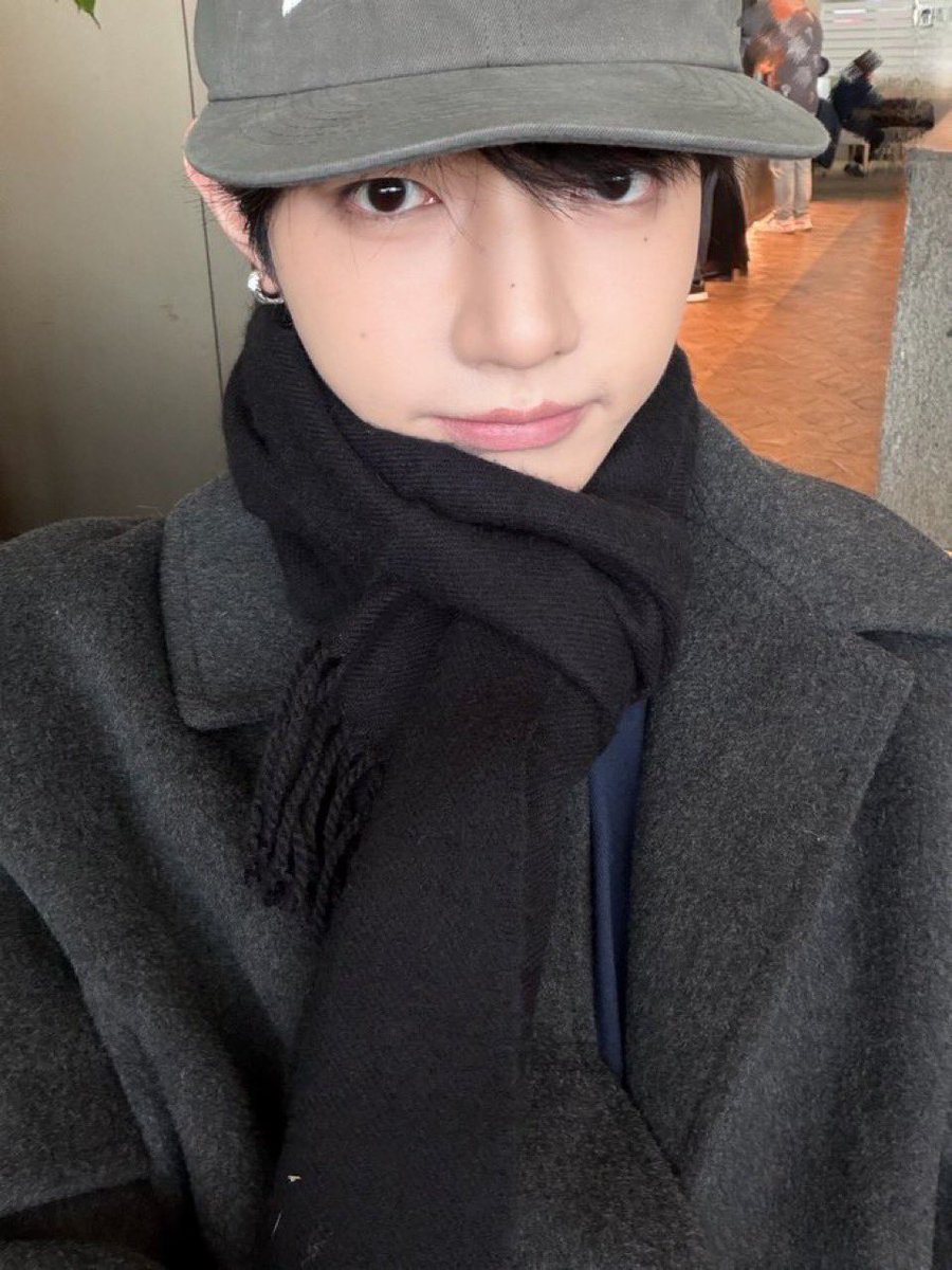 hanbinhttps's tweet image. this is how i feel about this picture