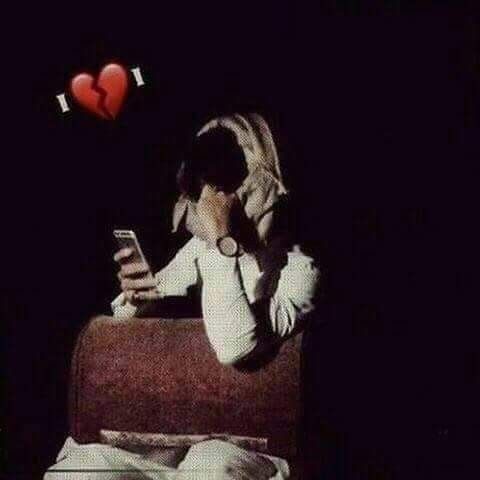 ليا زارني طيفك وأنا — في طرف مركايّ 
سرحت أزهم اسمك واتعوذ من الصده