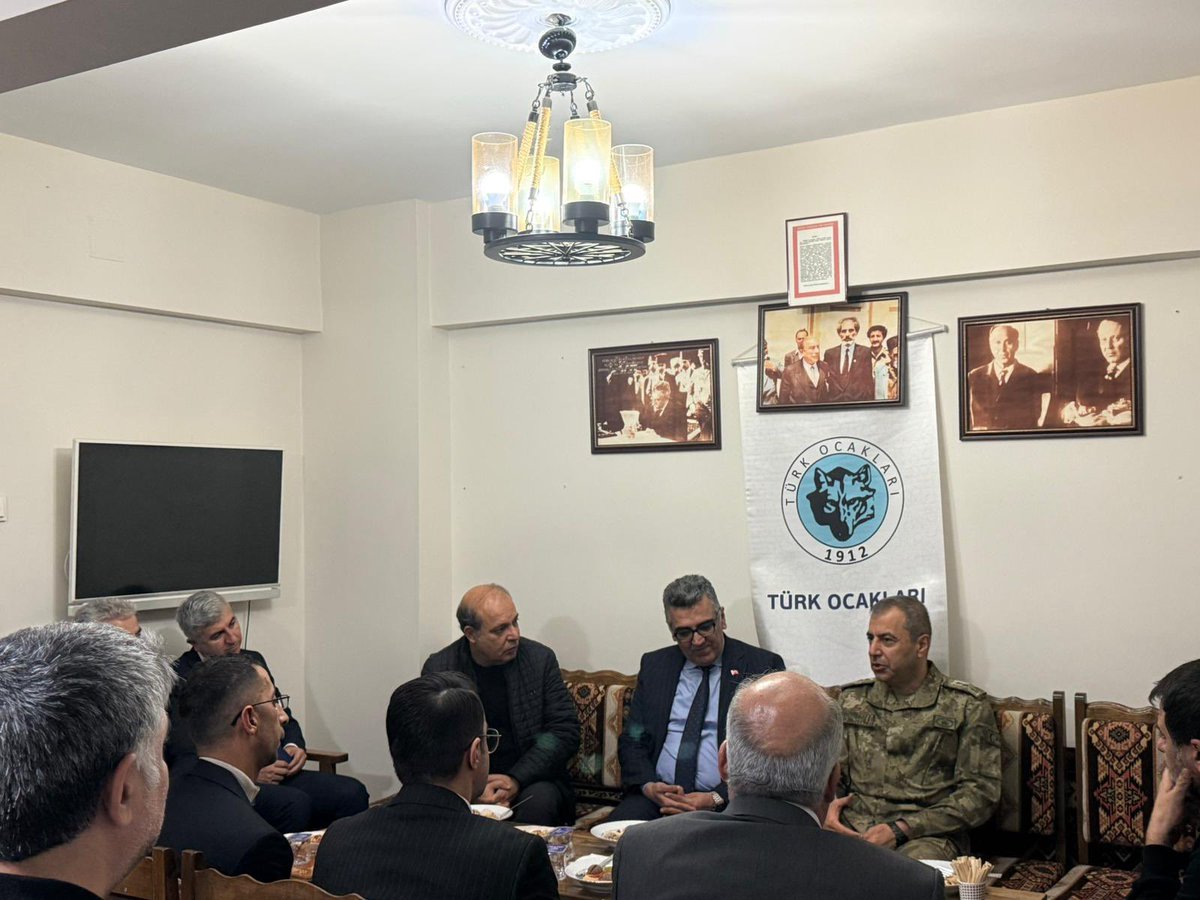 Elazığ 8. Kolordu Komutanı Tümgeneral Ümit Durmaz, Türk Ocakları Elazığ Şubemizi ziyaret etti.

Ziyarette milli savunmamız, ordu-millet kavramı ve milli birlik açısından önem taşıyan konular üzerine görüşüldü. Ayrıca  paşamıza Türk Ocaklarının tarihî misyonu, kültürel çalışmaları