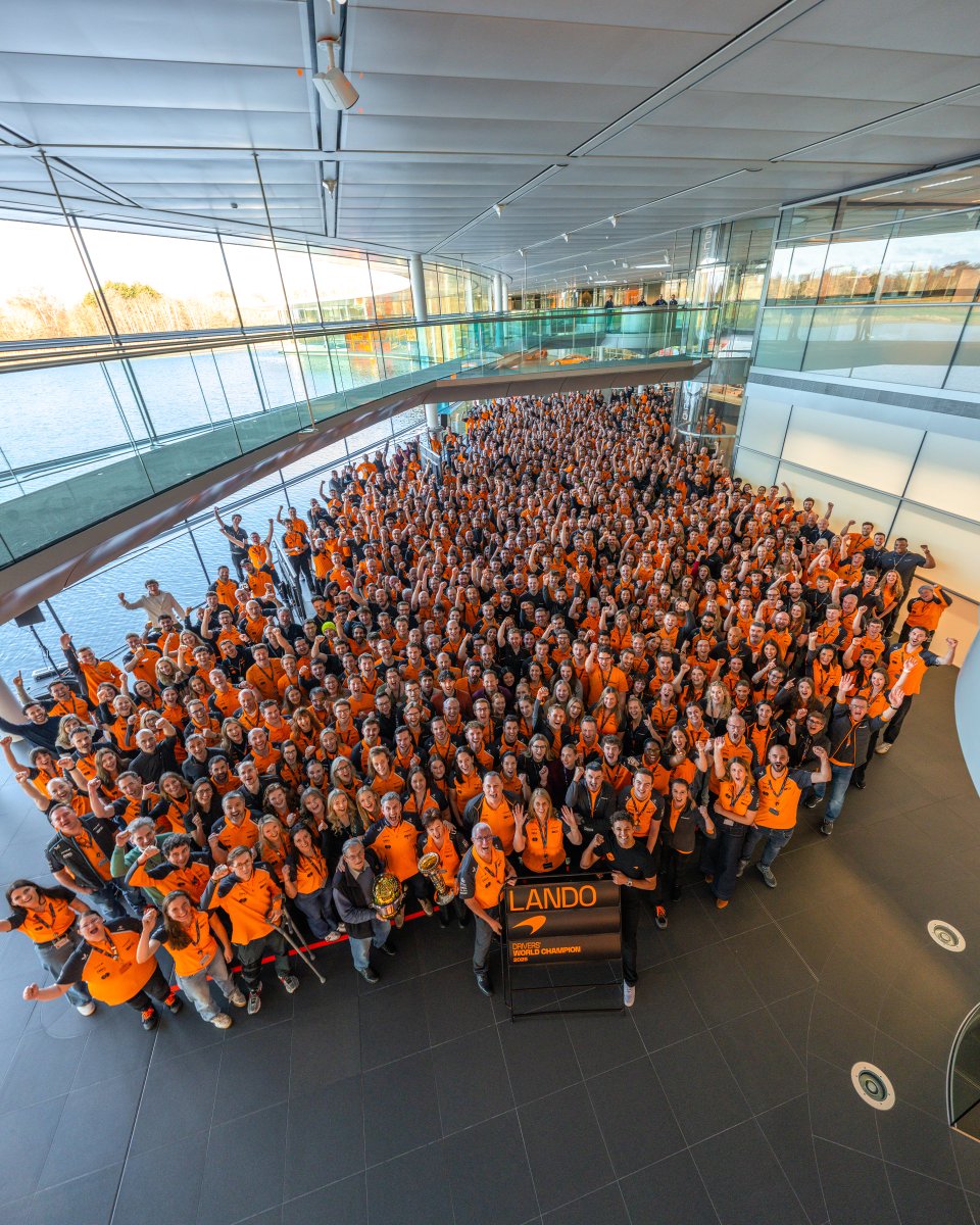McLarenF1's tweet image. Our last team pic of the year 🧡

#McLaren