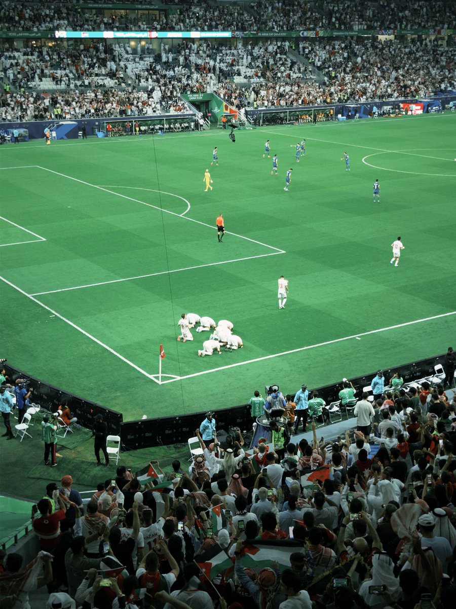 خلال عامين وأقل..

وصيف آسيا
تأهل للمونديال من مجموعة حديدية
التأهل لنصف نهائي كأس العرب 

منتخب الأردن يضع بصمته، منتخب الأردن يسير على درب الانتصارات، رؤية ناجحة حتى الان..

الأردن غير 🇯🇴👏🏻