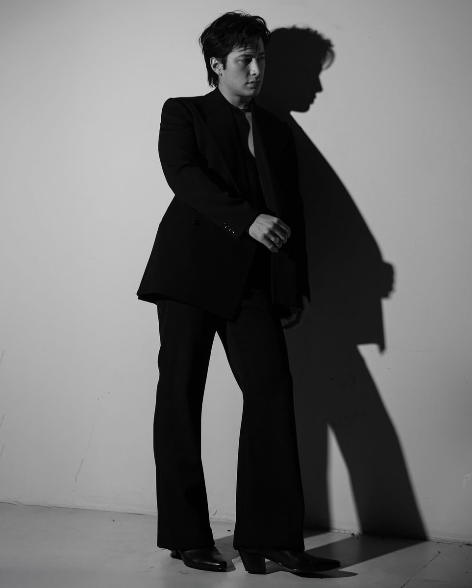 oh the heels oh he's so cuntyyyyyy