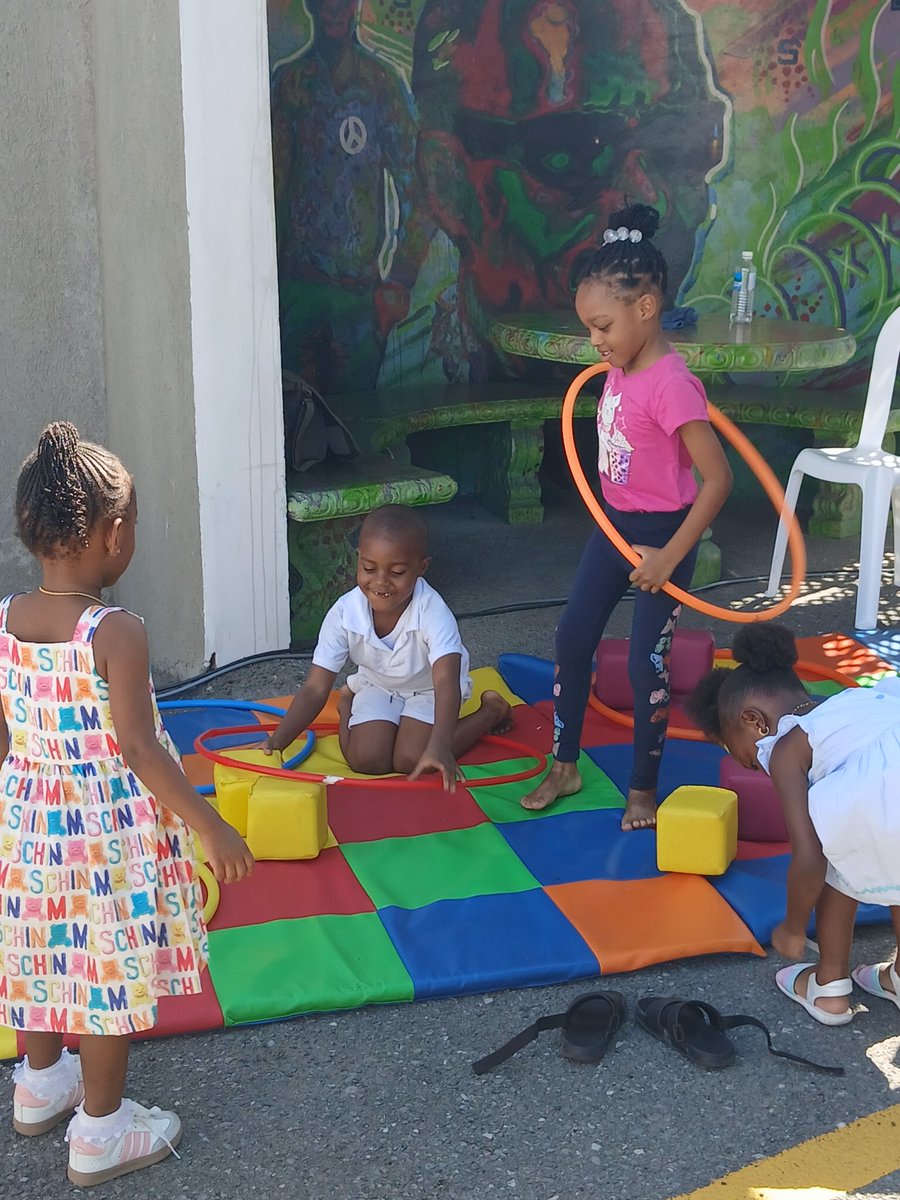 ECCJA's tweet image. 🌟 The ECC is live at the Spectrum Management Authority’s Wellness &amp;amp; Health Fair in Downtown Kingston!
Essential health services are available today—if you’re nearby, stop by! 💛🏥✨