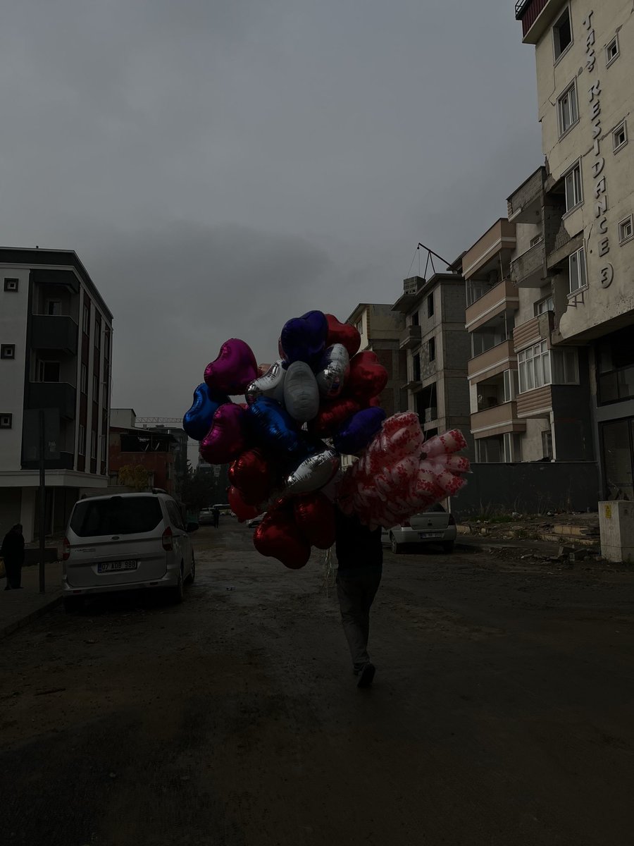 İnsan var insana ilaç olur, 
İnsan var insan da ziyan olur..