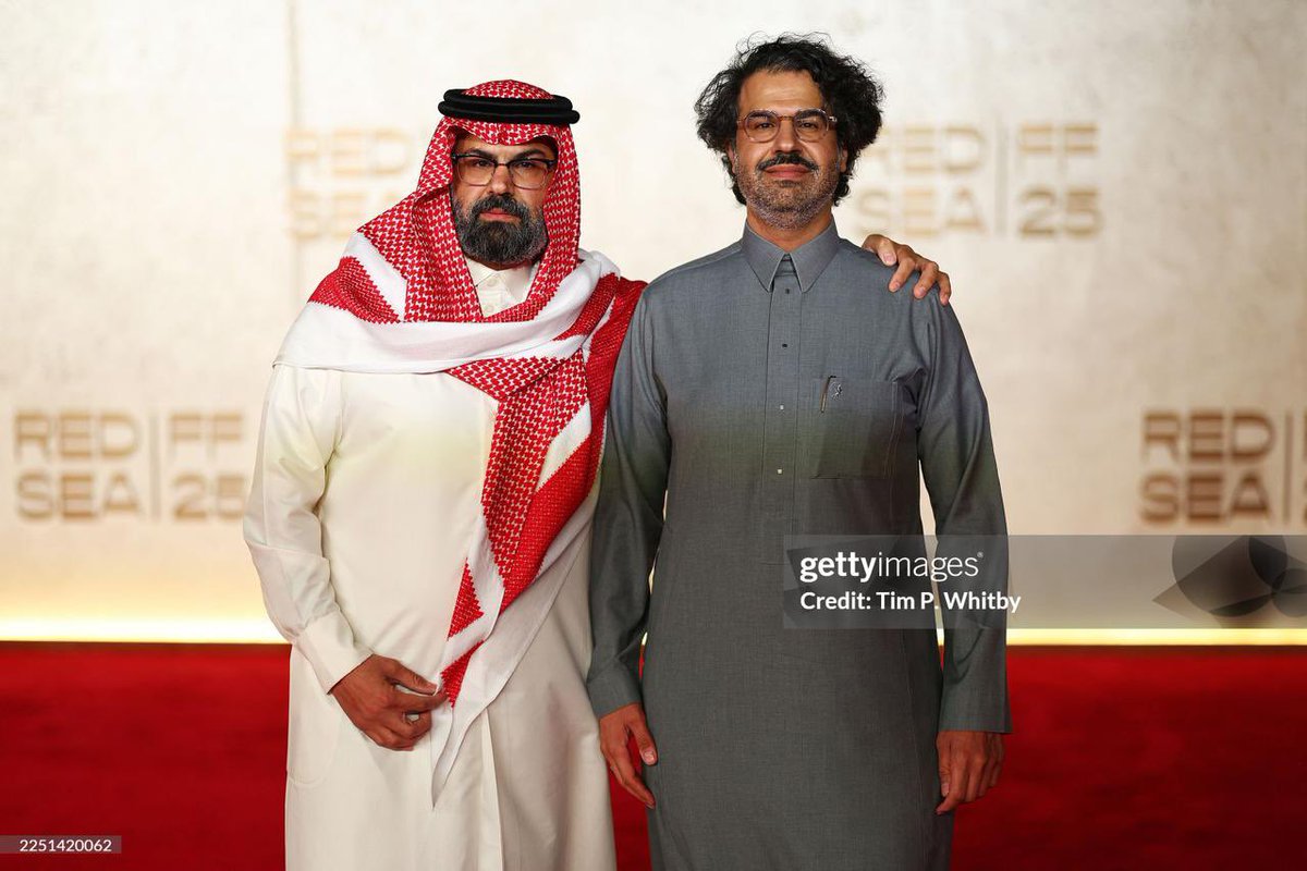 ali_ali2022's tweet photo. في حُبّ السينما… وأكثر.
في حُبّ هذا الموعد الغرامي السنوي مع الفن السابع
في حب جدة العريقة والمشرقة بالحضارة والفن إلى العالم.

شكرًا #مهرجان_البحر_الأحمر_السينمائي_الدولي على دورة خامسة متوهّجة، مكتملة، ومشوّقة لما هو قادم — ونحن وأنتم دوماً #في_حب_السينما.

الصور من السجادة الحمراء في حفل ختام مهرجان البحر الأحمر السينمائي الدولي، مع @madlough
 
#جدة #السعودية