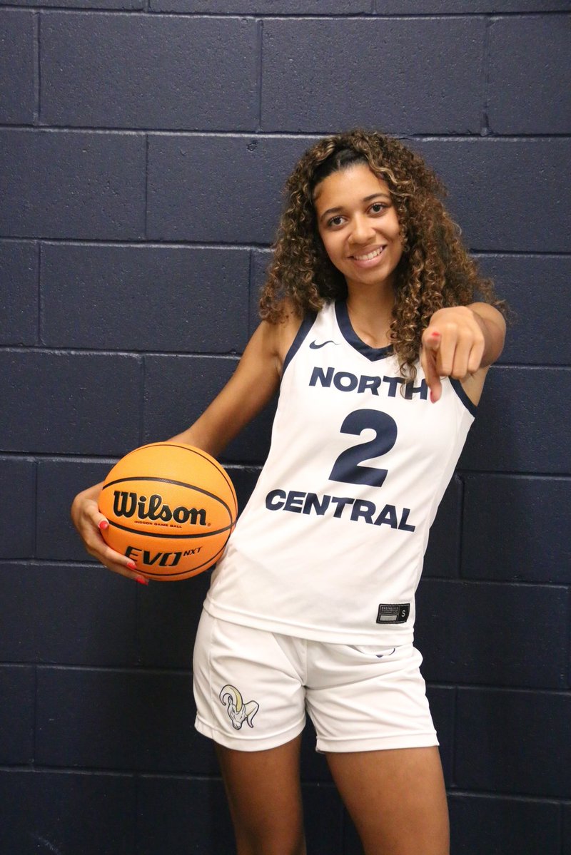 zoeyhoward_2's tweet image. Blessed and grateful for the opportunity to continue both my academic and athletic career at North Central University! #GoRams  @NCU_WBB @BEASTGBB