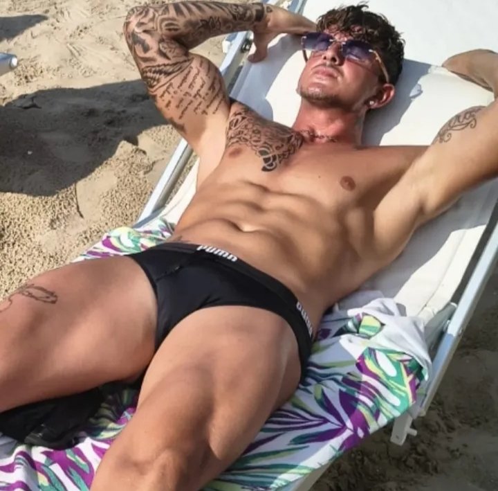 king_ciro1's tweet photo. Ciao a tutti, sono Ciro_king faccio il personal trainer e gogodance !!! 👑💪🏻
#onlyfans #cubista #collab #collabhard #VideosVirales
#TikTok #TikTokLIVE https://t.co/IrZ7lSw62P