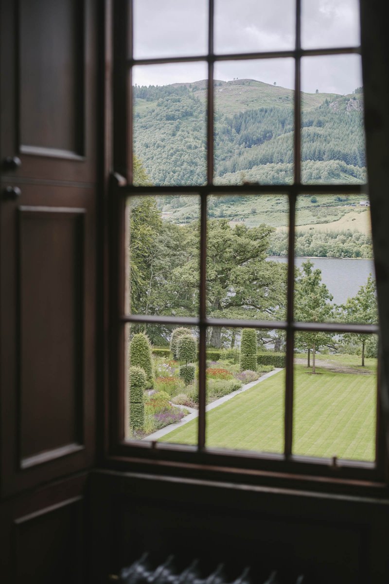 Nestled on the shores of Loch Ness, Aldourie Castle has been part of Drummonds’ story for over two decades. In this ensuite, the Naver Vanity Basin brings Victorian character, with separate hot and cold taps and a plunger waste set against botanical wallpaper and polished brass.