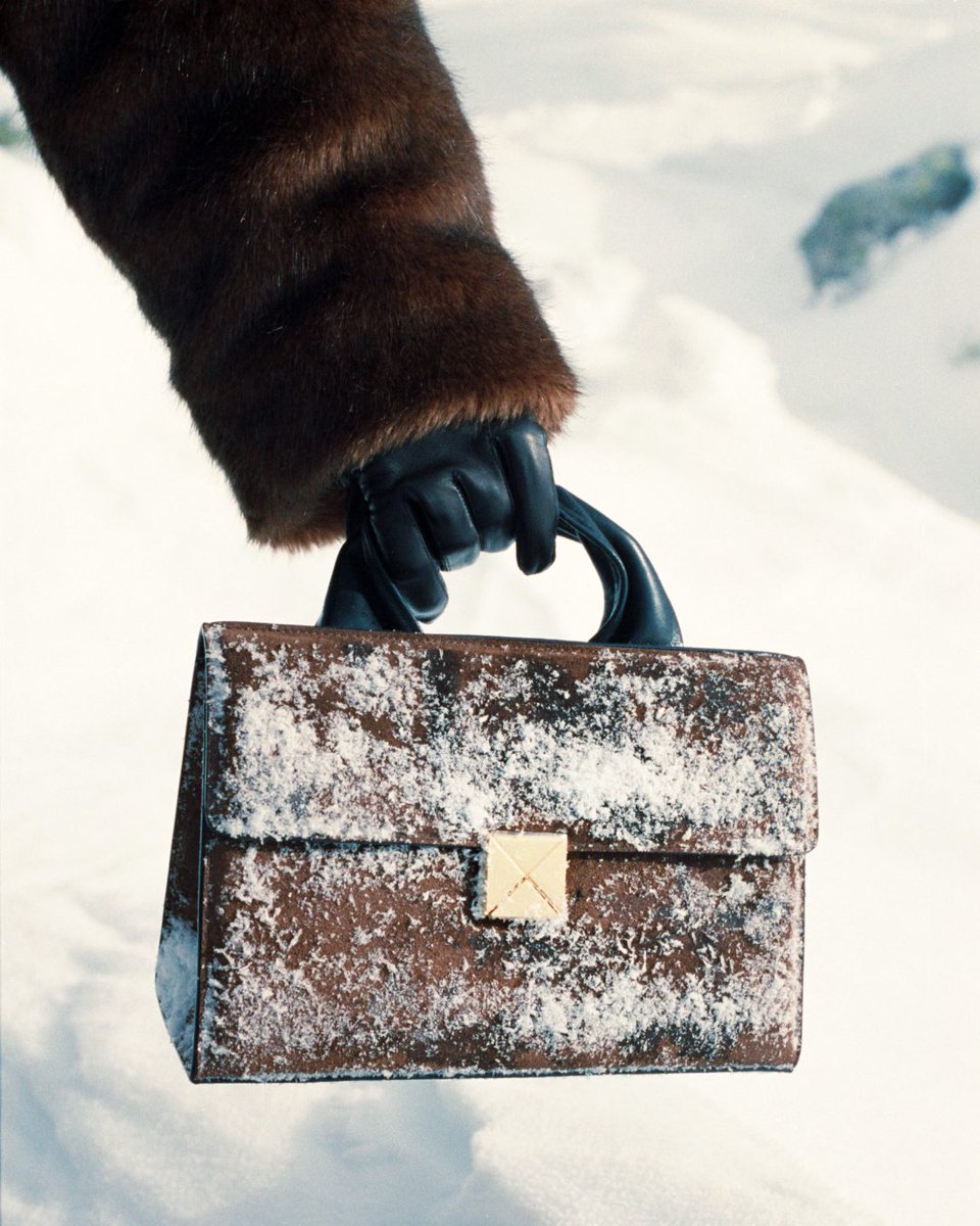 Nanushka tweet media