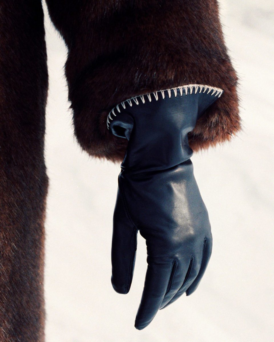 Nanushka tweet media