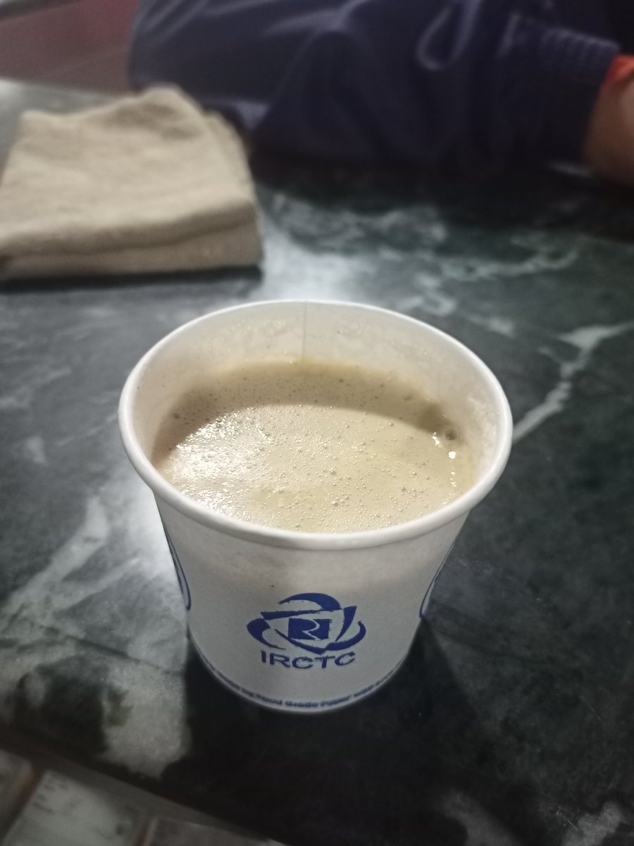 imankit_17's tweet photo. They are charging 15 rs for a standard tea .
When I asked for bill they give me hand made bill. 
This scam had done on the prayagraj chowki station platform no. 1 
 PNR no . 2446983436
@IRCTCofficial 
@RailwaySeva 
@RailMinIndia https://t.co/Iym00YP4Zm