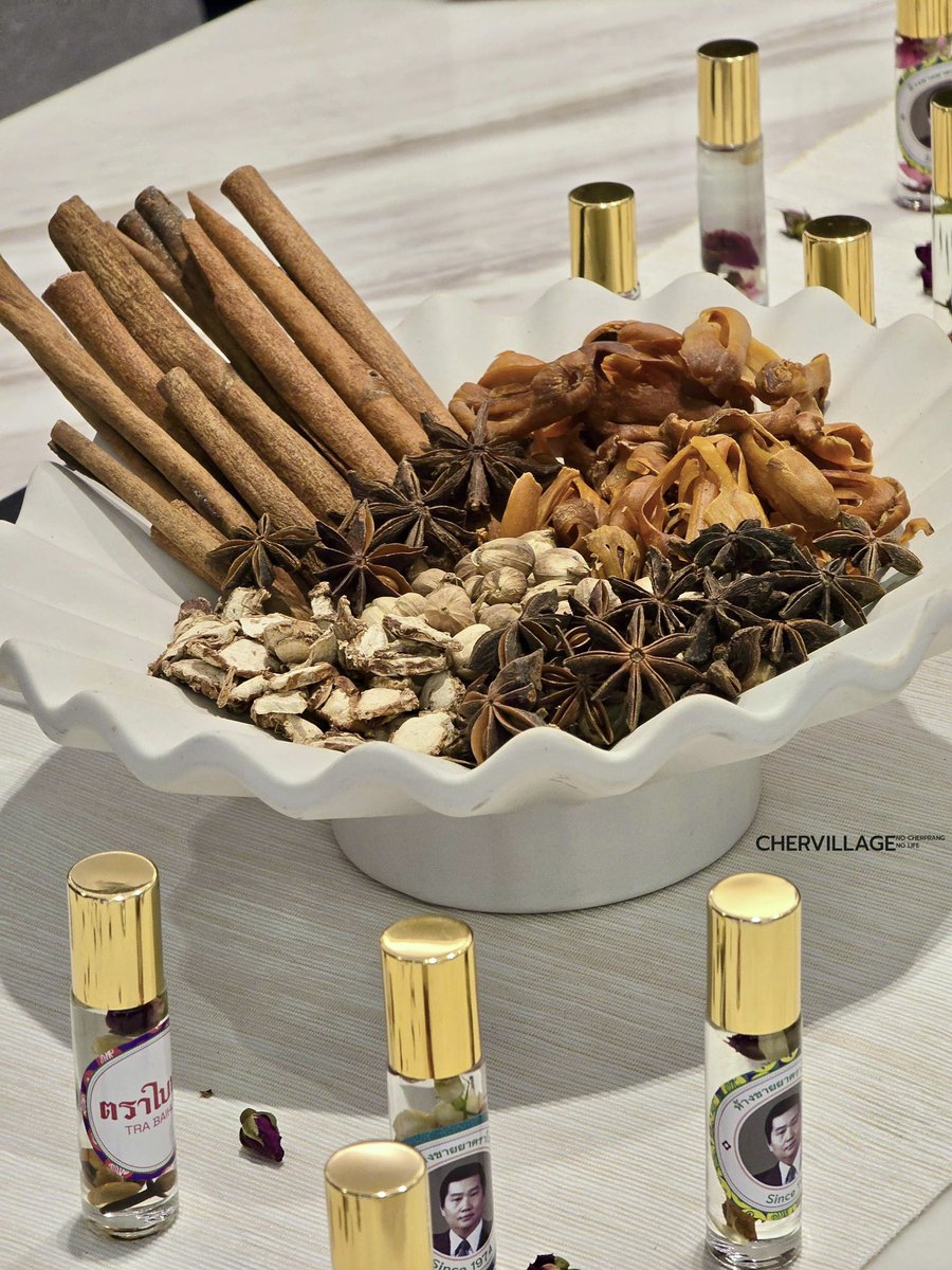 แถลงข่าวพนอ2 วันนี้มีเวิร์คช็อปทำยาดม เลือกดอกไม้และกลิ่นเองได้ด้วยค่ะ~😊

Cherprang Panor

//แอด🦊\\
#CherprangAreekul
#พนอ2 
#PANOR2