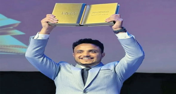الأديب اليمنى حميد الرقيمى الفائز بجائزة «كتارا»: بالكتابة نقاوم حتى نقول للعالم نحن هنا.. النسيان نعمة تحفظ الروح من الانهيار ونقمة عندما يمحو الذاكرة 
gate.ahram.org.eg/daily/News/100…