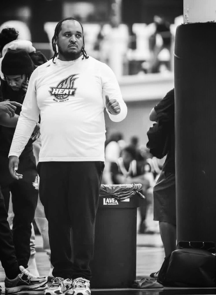 MomBoogs's tweet image. Happy Heat Fam Birthday to @NewHavenHeatFam Director of High School Basketball Operations, Doc Kennedy. We pray his day is awesome and all his wishes come true !! #mycoachesarebetterthanyours  #heatfambirthday 🥳🎉🏀🔥❤️🖤❤️