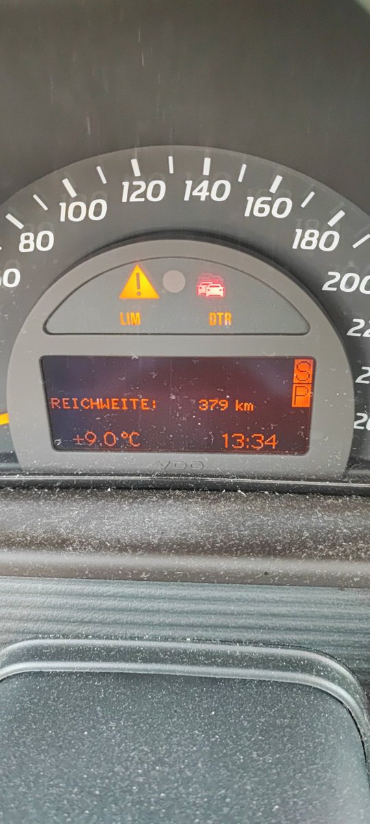 Nachdem ich gestern in vier Minuten gut nachgeladen habe. 
Habe ich immer noch 379 km Reichweite.
Unter 7 Liter Verbrauch, V Power Racing sei Dank.