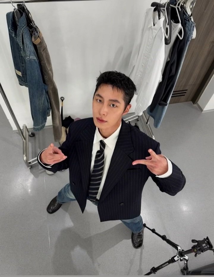 진짜... 내일 보는구나...