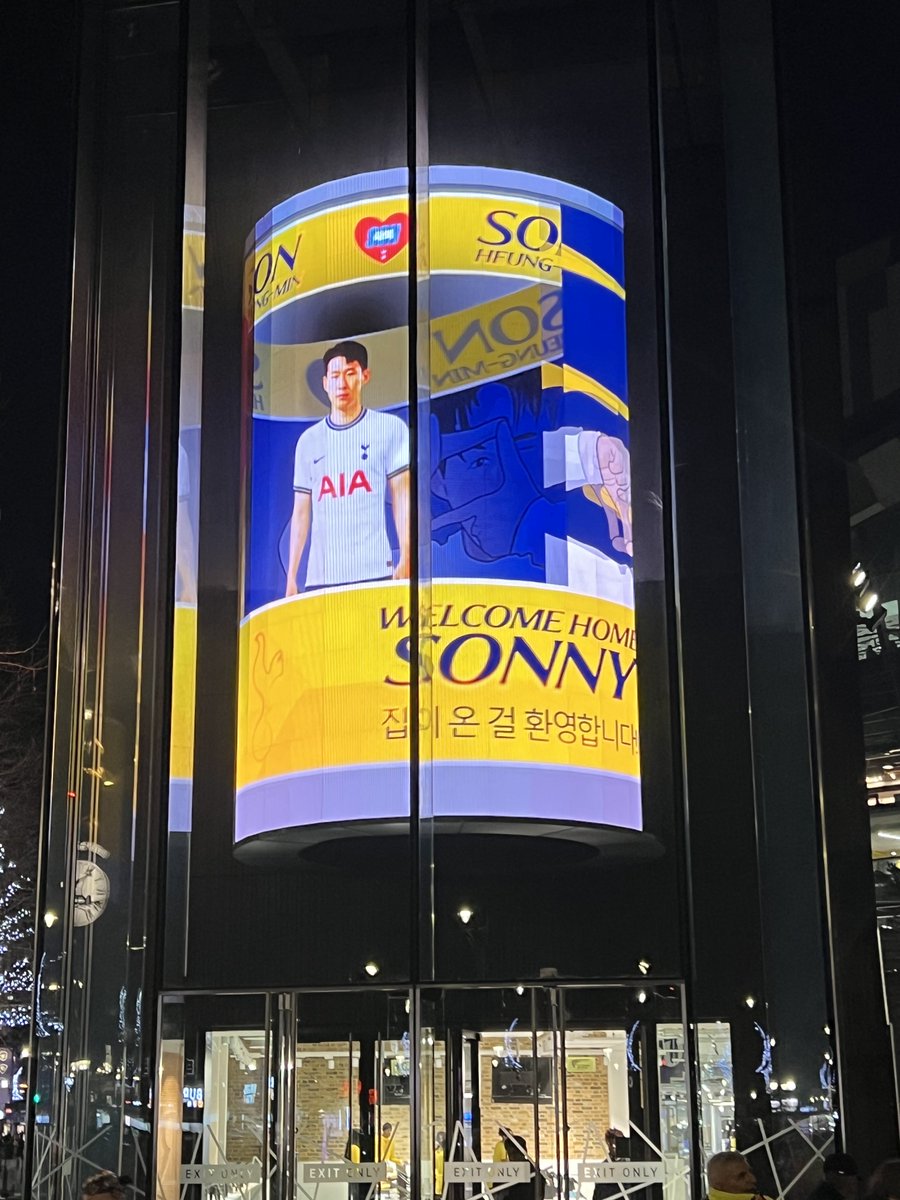 FUTSALJAM's tweet image. What a night with our No.7 coming back to say goodbye and to say hello to our new No.7 inspired Jeamie TKV New British Heavyweight Champion helped Xavi to land the knockout blow! #COYS ⁦@JeamieTkvBoxing⁩