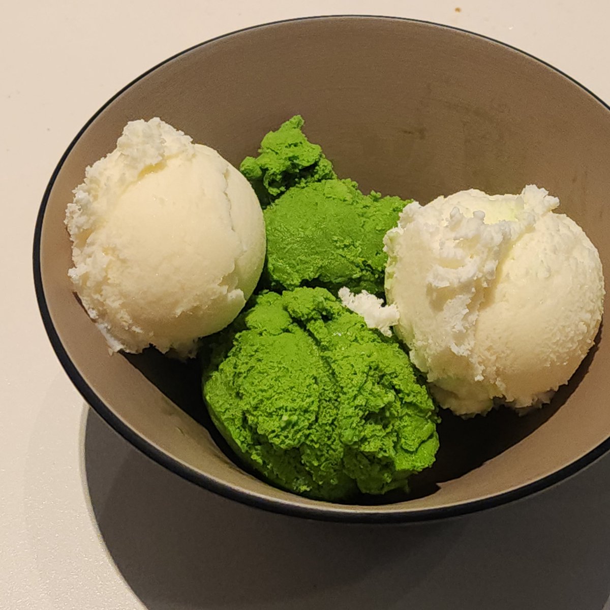 오늘의 메뉴는 애슐리야 으무!
다들 오늘도 맛저해 으무!