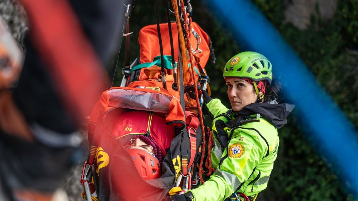 cnsas_official's tweet image. 12 dicembre 1954 - 2025. Da 71 anni siamo al vostro fianco. Ogni giorno. In montagna, in grotta e negli ambienti più impervi. Nei momenti di difficoltà, quando serve competenza, solidarietà e coraggio.