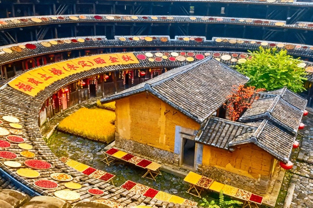 JessicaD1579823's tweet photo. 晒秋！中国独有的秋景，丰收季节，金灿灿的麦穗，火红红的辣椒，秋风吹过都是丰收的喜悦！#中国秋景 #大美中国 https://t.co/Izcz92ft0g