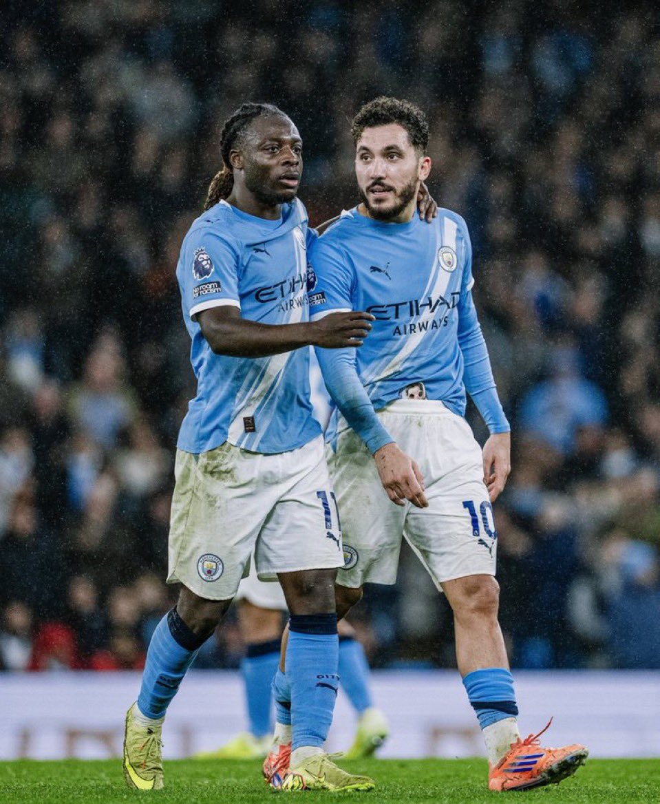 - شرقي من بداية الموسم : 15 مباراة ، 9 مساهمات

- دوكو من بداية الموسم : 22 مباراة ، 8 مساهمات 

اكثز شيء سعيد فيه بذا الموسم تطور معدل المساهمات ل أجنحتنا ، واثق ان المعدل بيزيد ان شاء الله