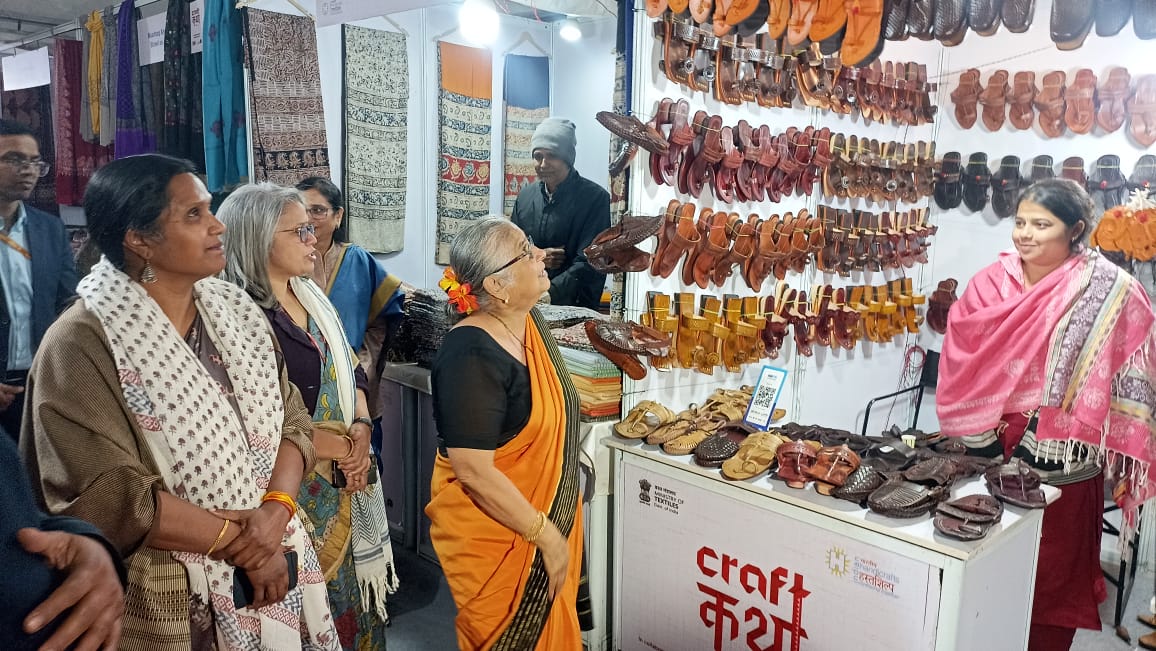 Ministry of Textiles tweet media