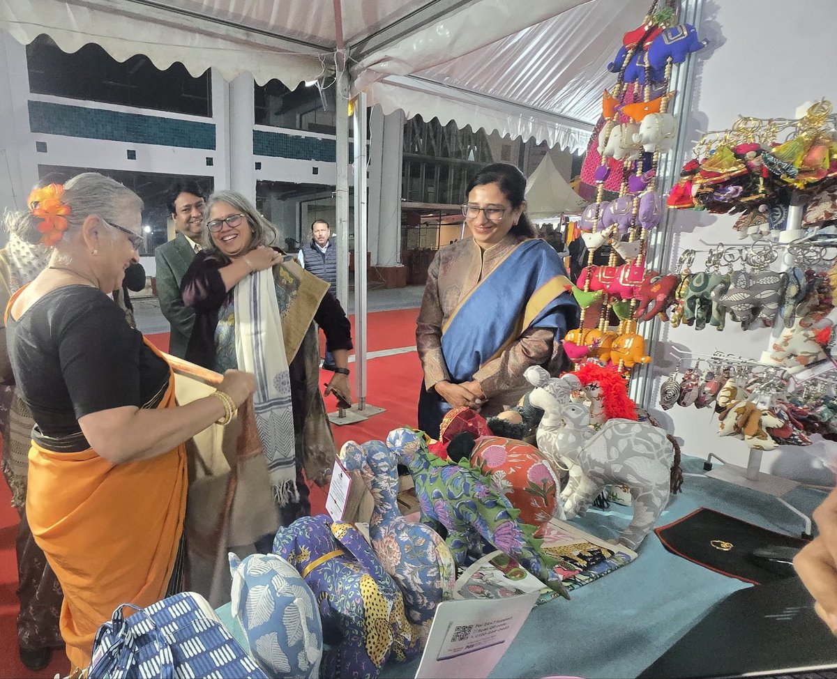 Ministry of Textiles tweet media