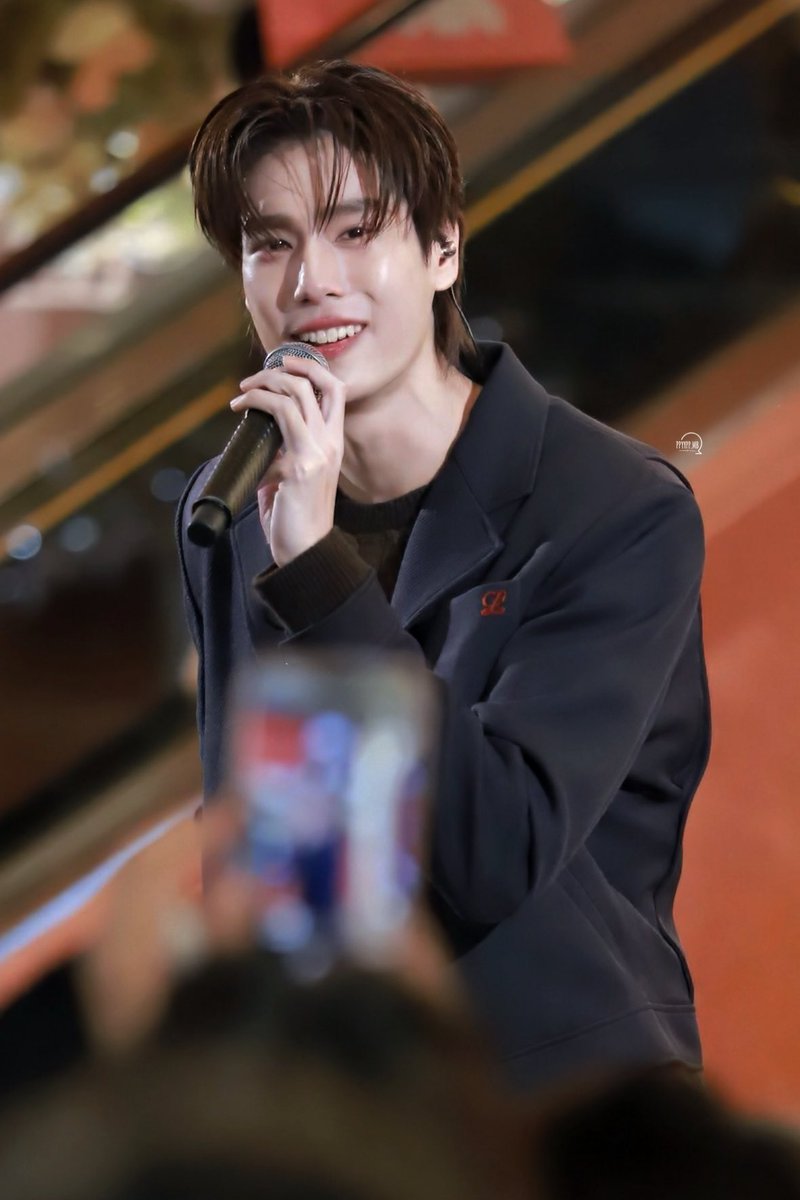 My angel PHUWIN MOMENT CENTRAL #CentralchidlomxPhuwin