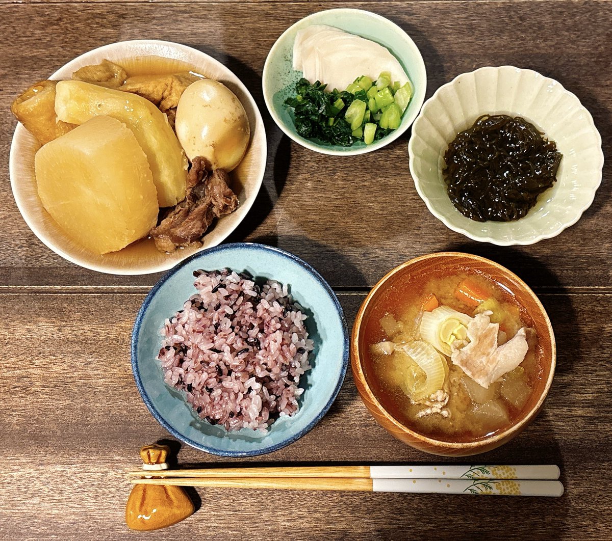 久々の晩ごはんpic 左 娘のごはん 右 ダイエット中のボクサー（ワイ