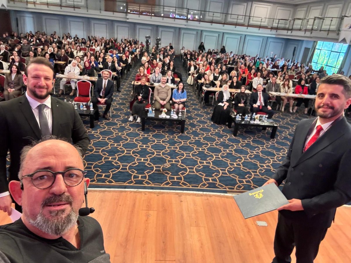 BilalyasarOO's tweet photo. eTwinning Ulusal Konferansına katılmaya hak kazanmıştır. 
Kendisini ve öğrencilerini gönülden tebrik eder, başarılı çalışmalarının katlanarak devam etmesini dileriz. https://t.co/D39RHUsFvy
