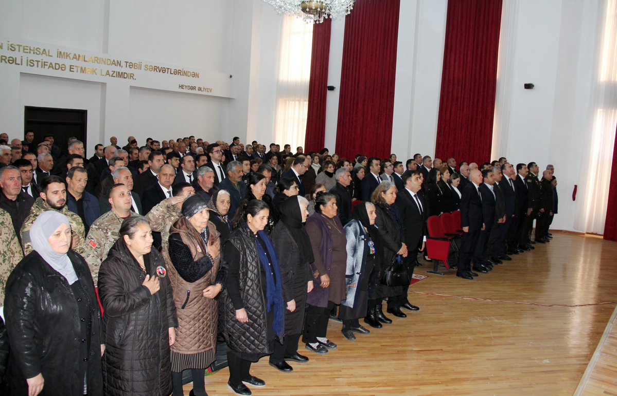 Ümummilli Lider Heydər Əliyevin anım günü Daşkəsən rayonunda ehtiramla qeyd edilib

Ətraflı linkdə: dashkesen-ih.gov.az/az/news/umummi…