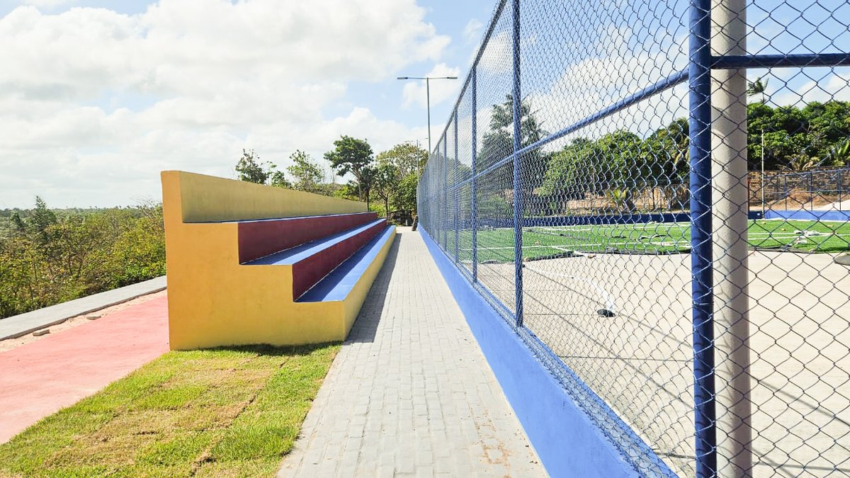 📍Guimarães

Areninha Esportiva 90% concluída ✅

Em breve, mais um espaço renovado para o esporte e lazer da comunidade ⚽👏