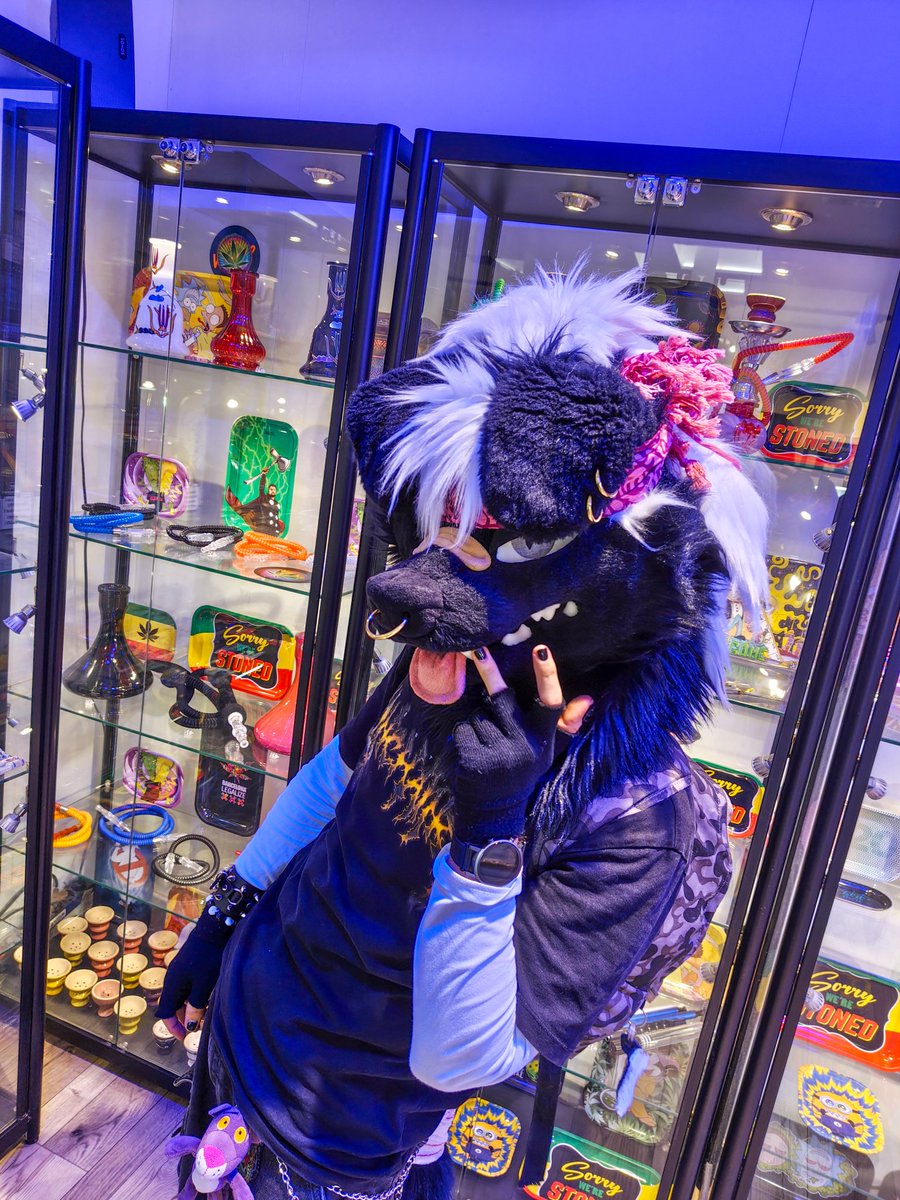 would you hit the bong with me 🍃⚗️