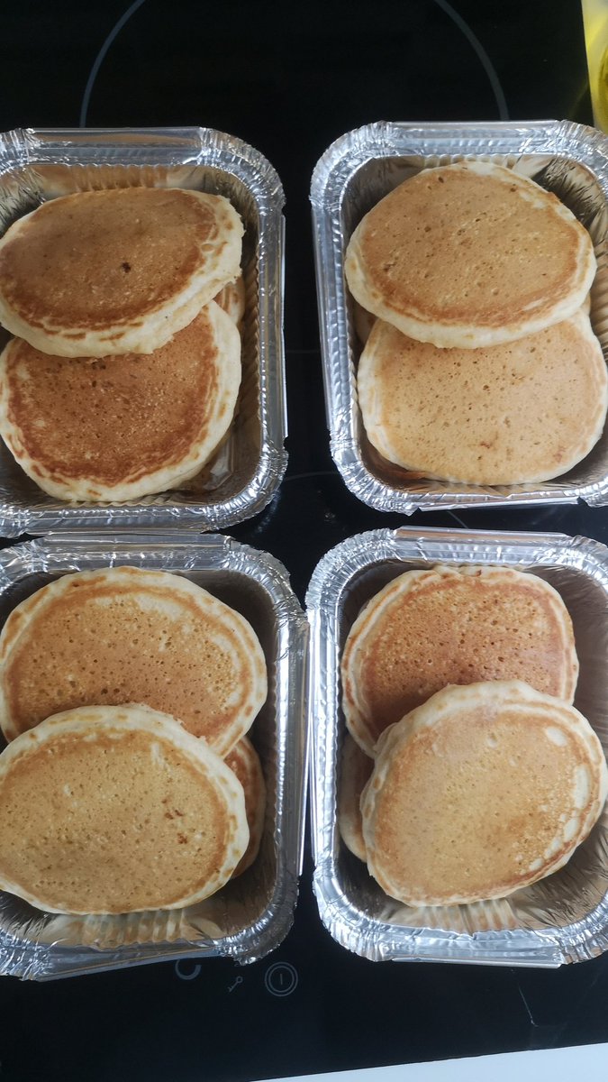 Por suerte, llevo una tote bag, porque les he hecho mis famosas tortitas a mis amiguis. Tranquilos que ya mismo subo la receta a insta.