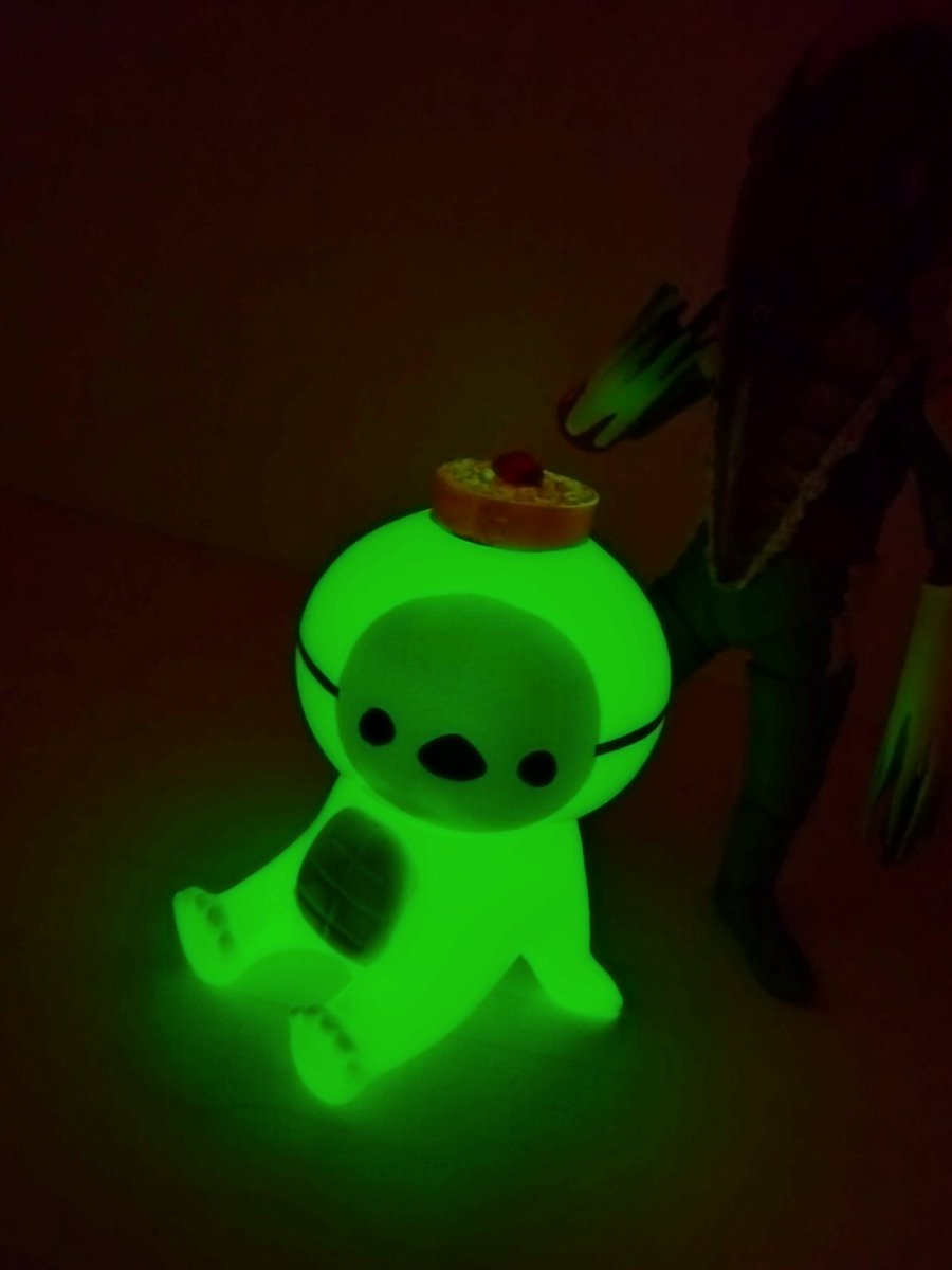 付喪亀さん(<a href="/turtleyokai/">付喪亀</a>)のゲリラ通販で[蓄光]お面のわっぱ シマエナガ③をお迎えしました。
シマエナガわっぱと悩んだ末、蓄光欲しいよねとお迎えした次第です。
リラックスした様子に癒されます🕊️

#付喪亀　#わっぱ