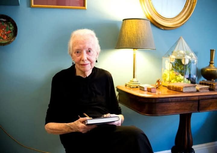 Шинэ хэл сурах тусам оюун ухаан сэргэж, хүний нас 6-7 жилээр уртасдаг гэнэ.
🍎Дөнгөж 30, 40 гарчихаад хэл сурахад оройтсон гэх хүмүүст:  
    Эмнэлэгт 14 хоногт хэвтэхдээ уйдаж, уйдсаны учир "Дайн ба энх"-ийг уншиж, уншсаны учир биширч, биширсний учир эх хэлээр нь уншихыг хүсэж,