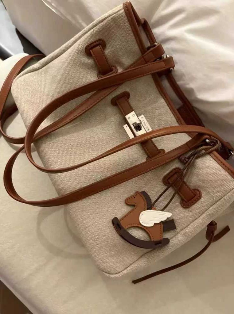letacakepstuff's tweet image. stylish bag for your daily 

a thread