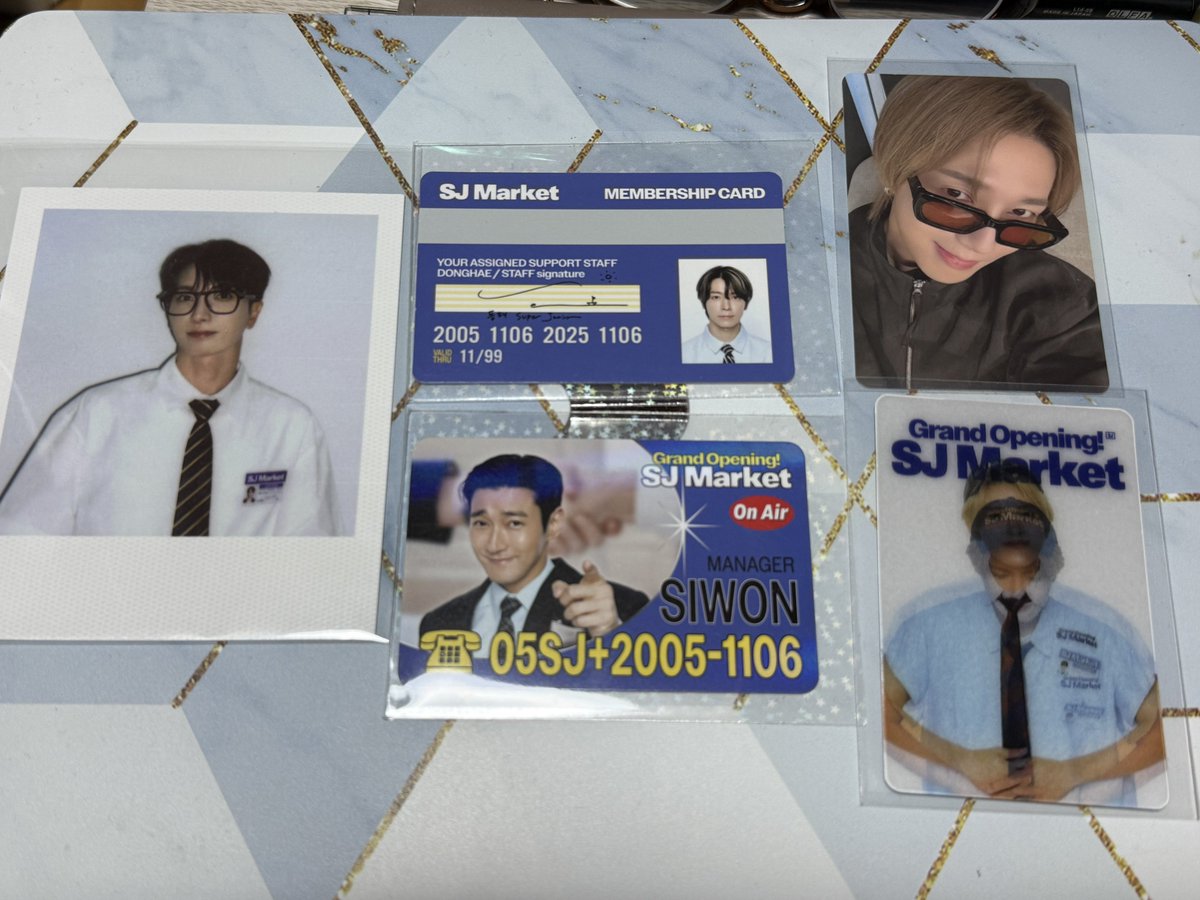 SUPER JUNIOR SJMarket マーケット
トレカの交換を探しています。

譲　画像のもの
イトゥク　イェソン　ドンヘ　シウォン　リョウク

求
メンバーシップカード
購入特典トレカ
→ウニョク

ポラロイド
レンチキュラー、レアカード
→キュヒョン

愛知、ベルーナ手渡しまたは郵送にて交換可能です。