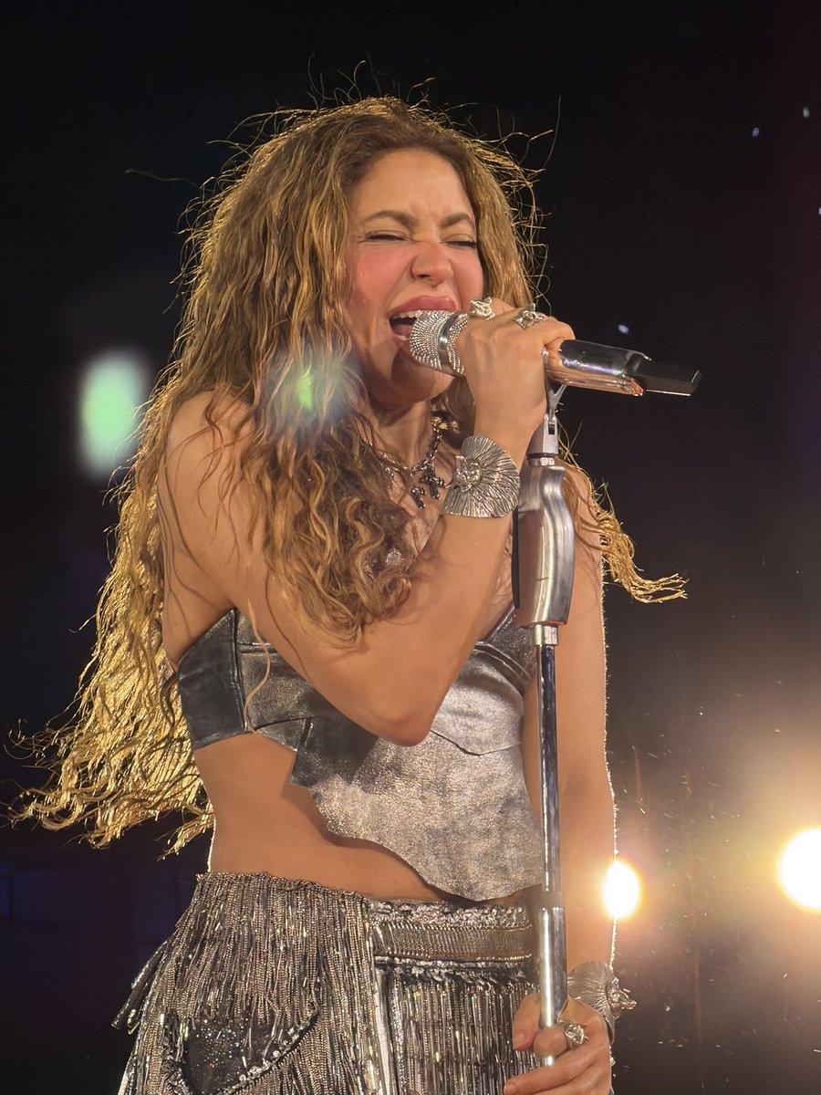 Grazie per questi 3 splendidi ed emozionanti shows a Buenos Aires <a href="/shakira/">Shakira</a> 
Ti aspettiamo in Italia ormai da tantissimo tempo...
spero ci ascolterai!
❤️❤️❤️

#LMYNLWorldTour
#LMYNLWorldTourBuenosAires
#ShakiraEuropa