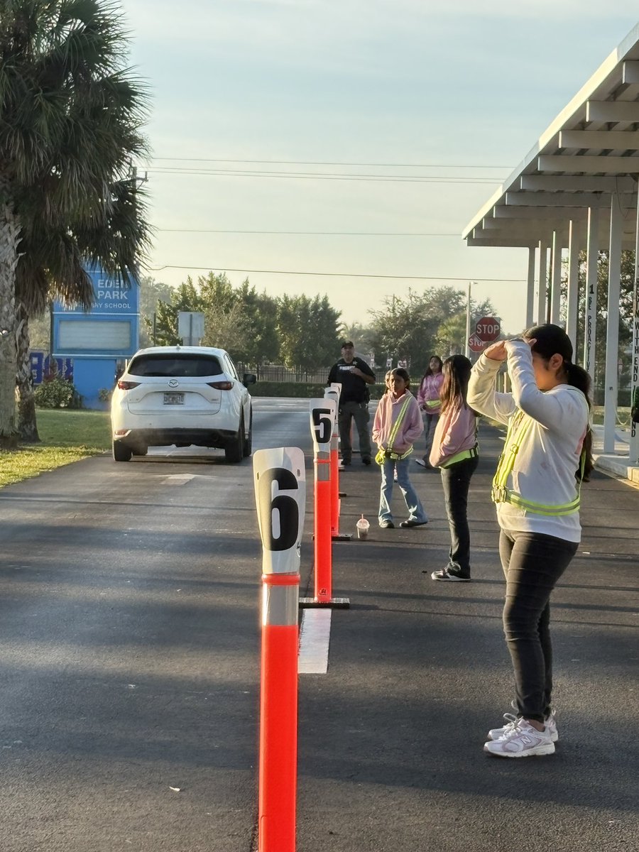 _docmonte's tweet photo. Rain Sleet or Cold Florida Weather JSP is on it @EPEBobcats  #jsp#carlineduty https://t.co/kmDxSz4VDv