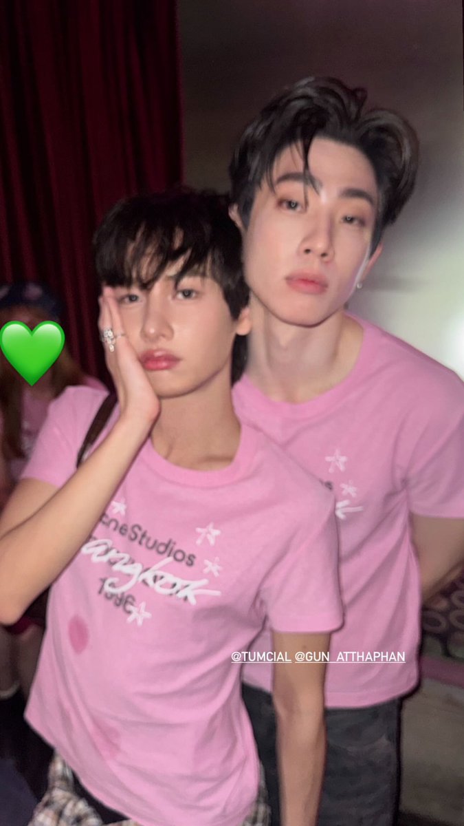 luvpuppybii's tweet photo. i don't think people understand how crazy i am rn. they're driving me insane i can't focus on anything. I'M GAGGED

@acnestudios
OFFGUN ACNE STUDIOS TH
#AcneStudiosxOffGun
#AcneStudiosLovesBangkok
#กันอรรถพันธ์ #GunAtthaphan 
#ออฟกัน #OffGun #TayOff #Tay #91liners https://t.co/9ha3krMOGG