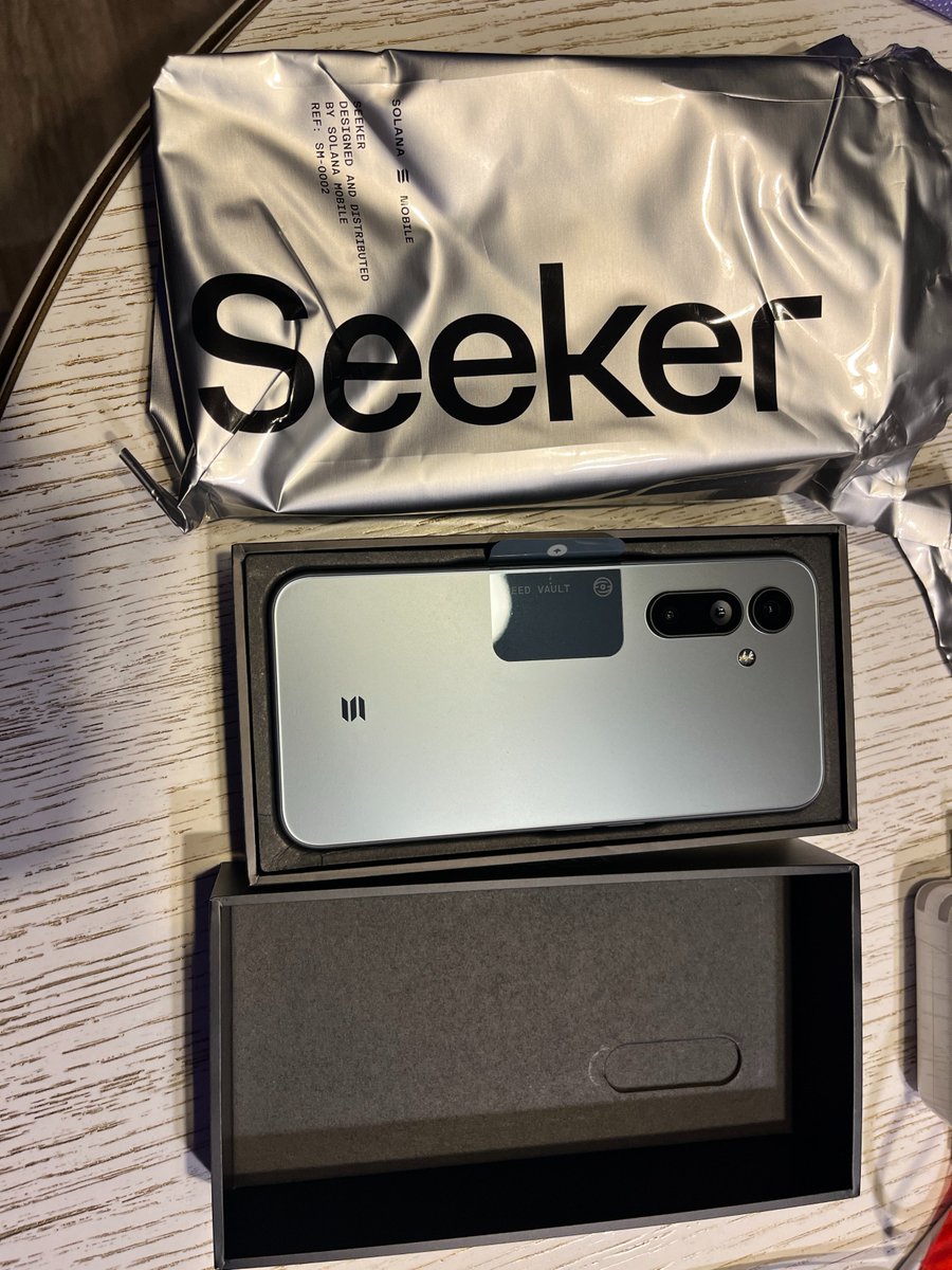 PattayaRandom's tweet image. How do I install the @Baseapp on this device? @base  @solanamobile